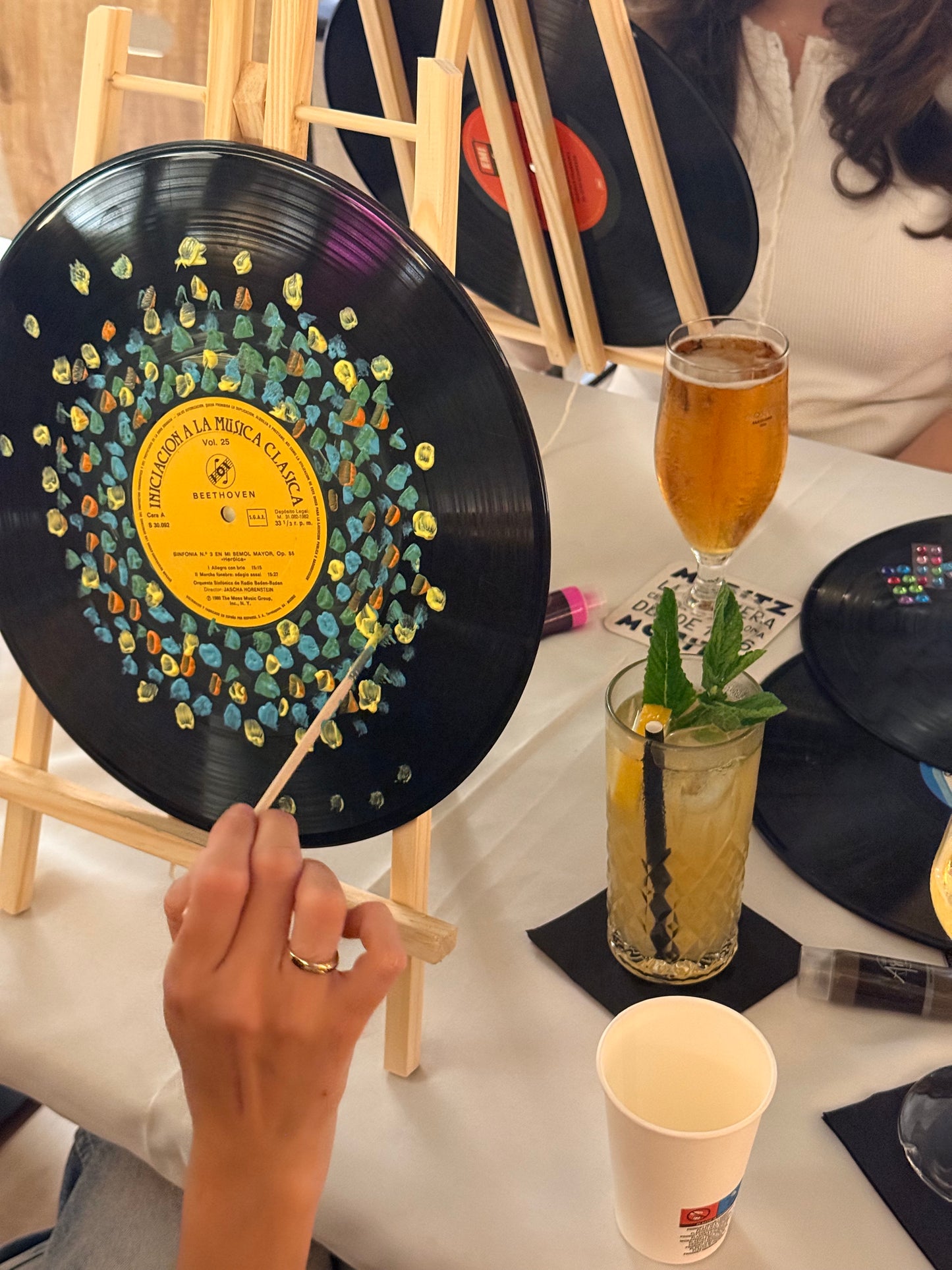 Atelier Paint & Sip DIY : Peinture sur Vinyle – Barcelone 19/05