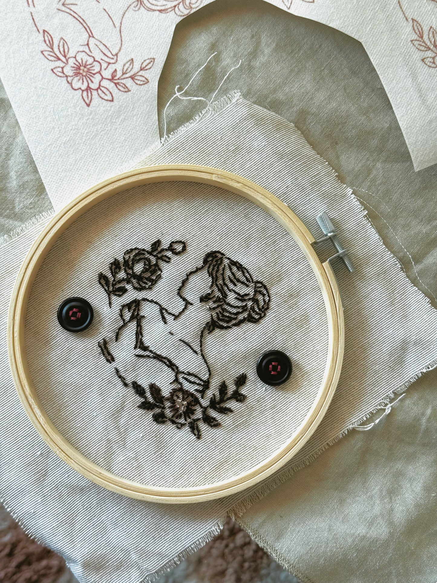 Kit Broderie Silhouette à Encadrer – DIY Débutant